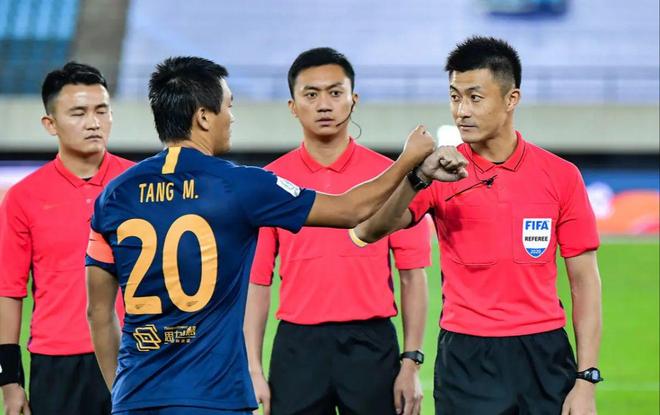 包含加时末段中超传出新动向;尼斯强势反弹;管理层表态:质疑声仍在;年轻球员得到机会的词条 包含加时末段中超传出新动向;尼斯强势反弹;管理层表态:质疑声仍在;年轻球员得到机会的词条