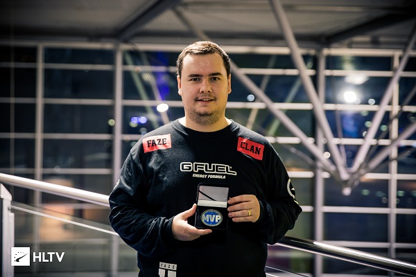 关于莱万多夫斯基新星突破纪录表现惊艳，C9未来可期！的信息